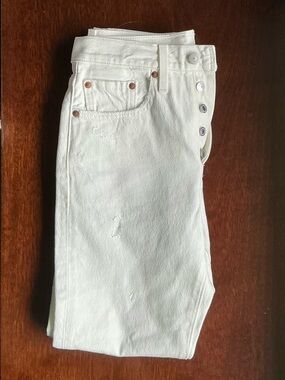 Levi's Straight Leg Jeans in Off-White